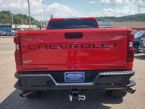 Used 2022 Chevrolet Silverado 2500 Custom w/ Custom Value Package AWD/4WD image 4