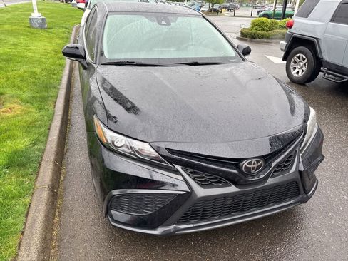Used 2022 Toyota Camry SE image 4