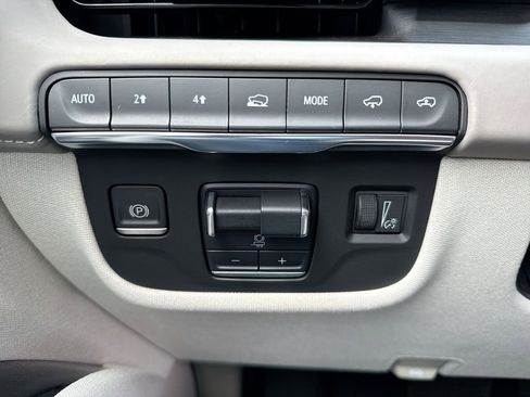 Used 2022 Cadillac Escalade ESV Premium Luxury Platinum AWD/4WD image 29