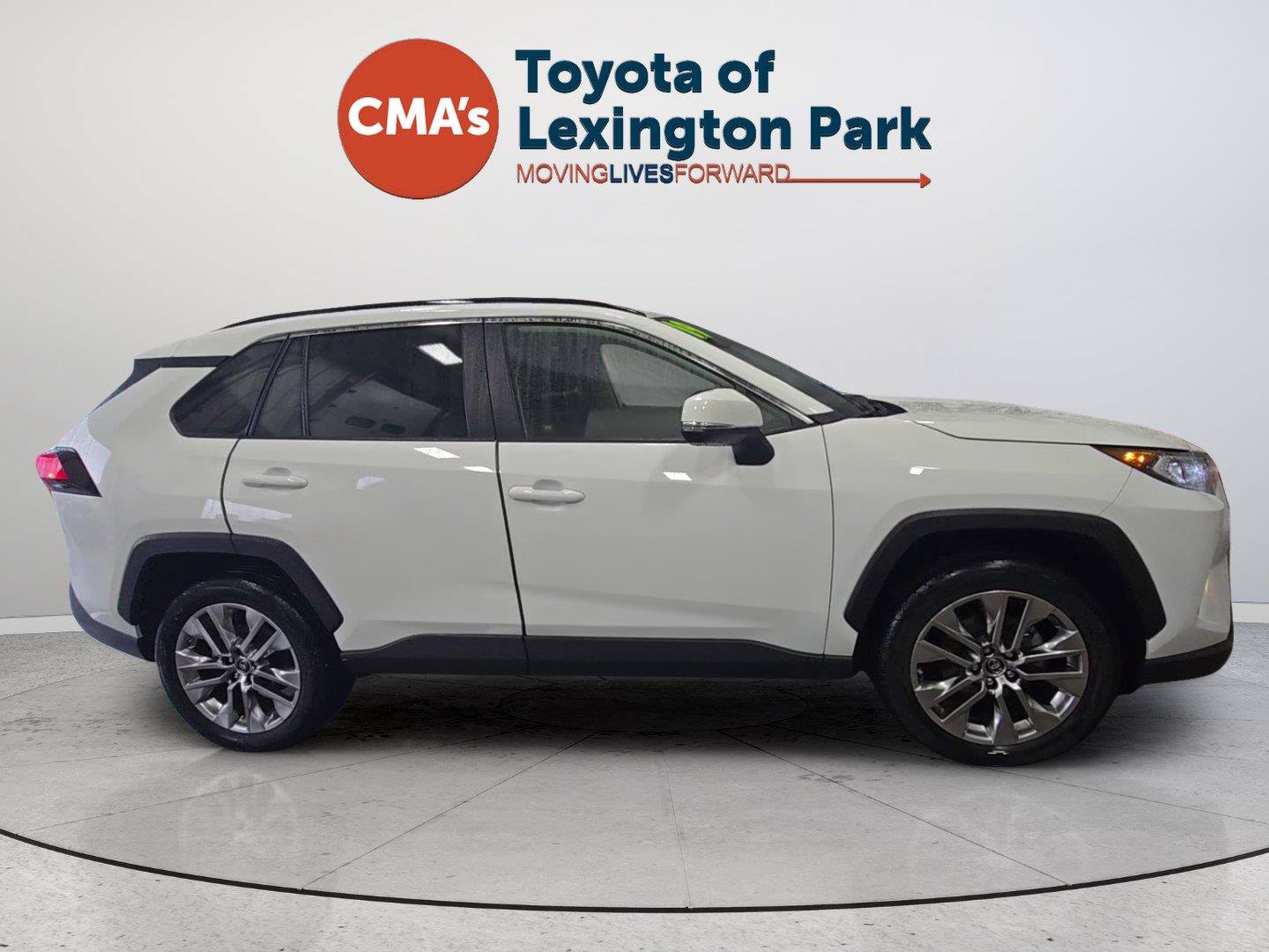 Used 2019 Toyota RAV4 XLE Premium w/ Cold Weather Package AWD/4WD image 6