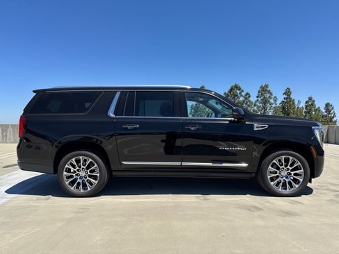 New 2026 GMC Yukon XL Denali w/ Denali Reserve Package AWD/4WD image 7