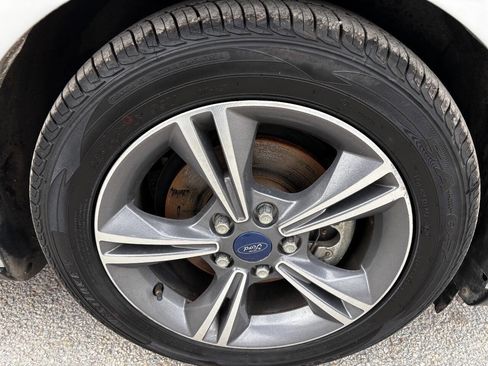 Used 2014 Ford Focus SE w/ SE Sport Package FWD image 22