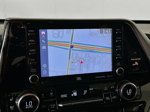 Used 2020 Toyota Highlander Limited image 22