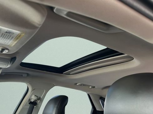 Used 2013 Lincoln MKZ FWD image 19