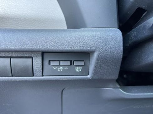Used 2024 Toyota Sienna XLE image 11