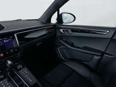 New 2026 Porsche Macan image 26
