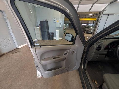 Used 2007 Jeep Liberty Sport AWD/4WD image 22