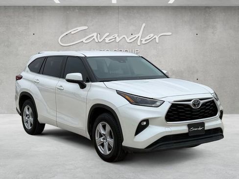 Used 2021 Toyota Highlander LE FWD image 2