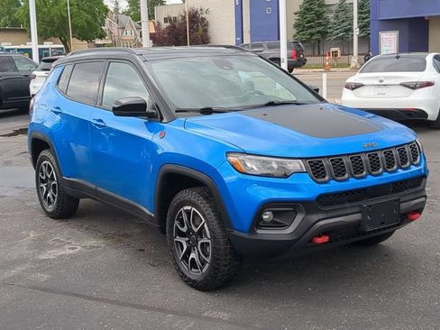 Used 2025 Jeep Compass Trailhawk AWD/4WD image 8