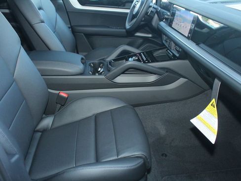New 2026 Porsche Cayenne AWD/4WD image 25