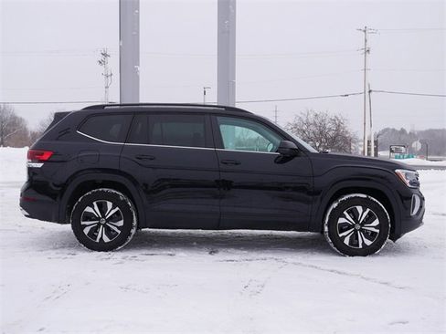 Certified 2025 Volkswagen Atlas SE image 8