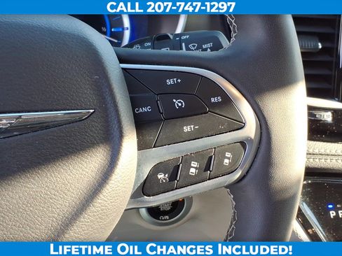 Used 2024 Chrysler Pacifica Select FWD image 17