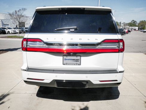 Used 2021 Lincoln Navigator L Reserve image 9