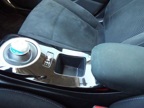 Used 2016 Nissan Leaf SV w/ Premium Package FWD image 29