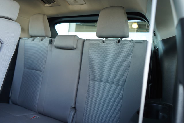 Used 2022 Toyota Highlander LE AWD/4WD image 29