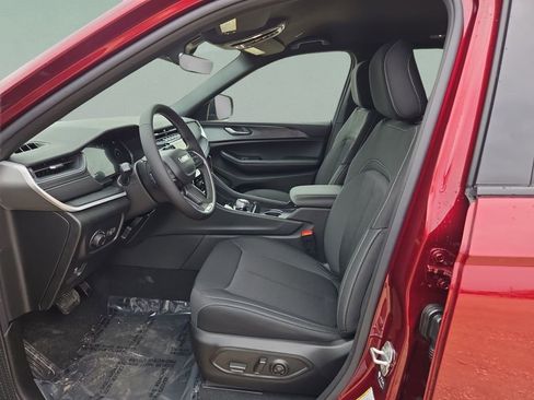 New 2025 Jeep Grand Cherokee Laredo RWD image 10