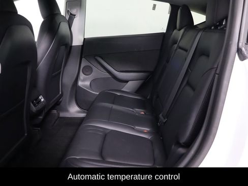 Used 2022 Tesla Model Y Long Range image 8
