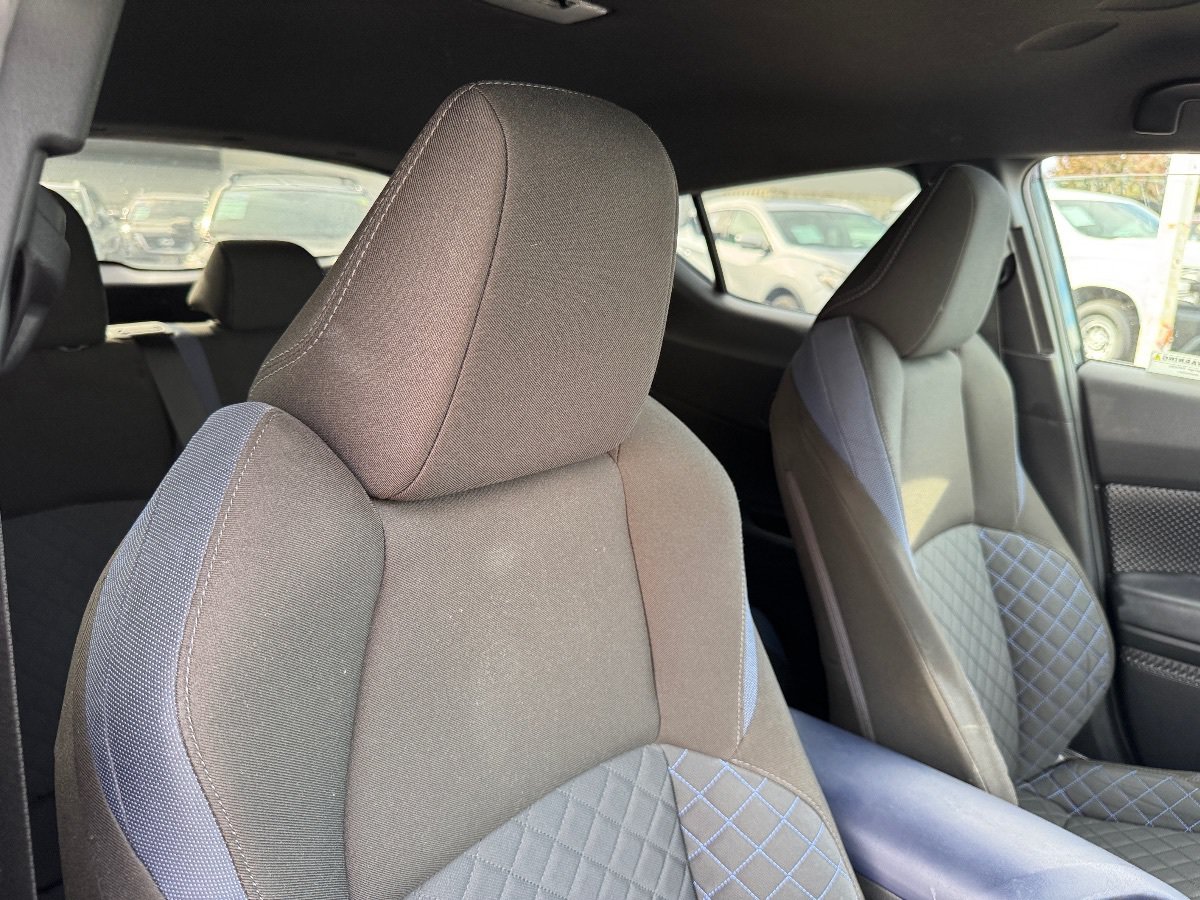 Used 2020 Toyota C-HR XLE FWD image 14