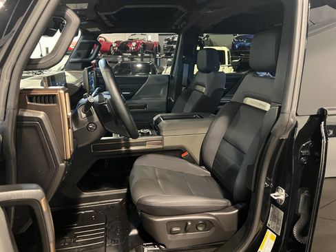 Used 2025 GMC Hummer EV 2X w/ LPO, Roof Cross Rail Package AWD/4WD image 9