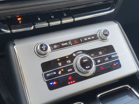 Certified 2023 Lincoln Aviator Standard w/ Premium Package image 18