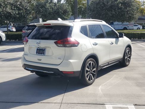 Used 2018 Nissan Rogue SL w/ Premium Package image 10