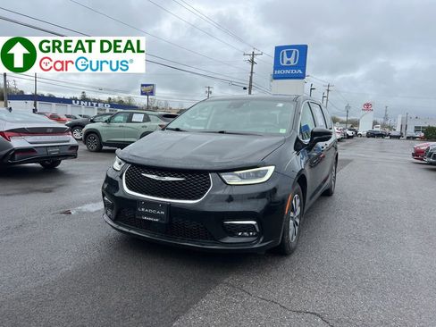 Used 2022 Chrysler Pacifica Touring-L w/ Uconnect Theater Family Group FWD image 1