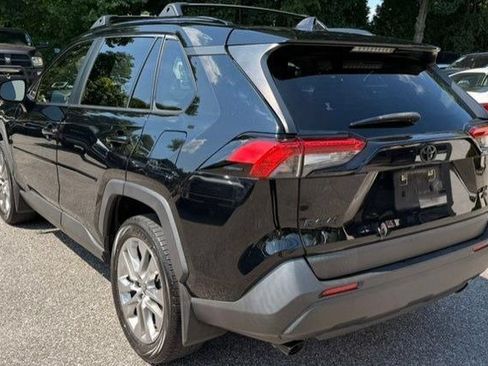 Used 2021 Toyota RAV4 XLE Premium AWD/4WD image 4