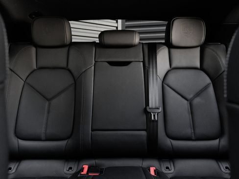 Certified 2026 Porsche Macan AWD/4WD image 26