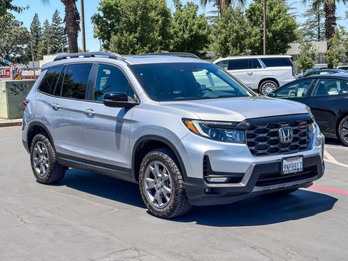 Used 2024 Honda Passport TrailSport image 5