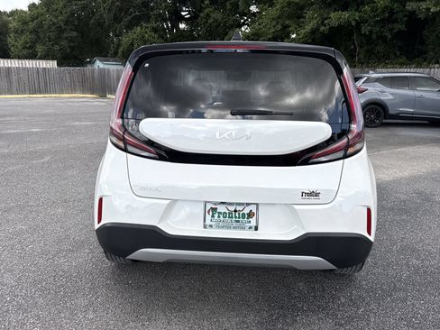 Used 2023 Kia Soul LX w/ LX Technology Package FWD image 4