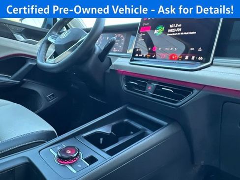 Certified 2025 Volkswagen Tiguan SE w/ Panoramic Sunroof Package AWD/4WD image 27