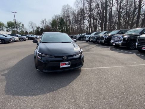 Used 2025 Toyota Corolla LE image 3