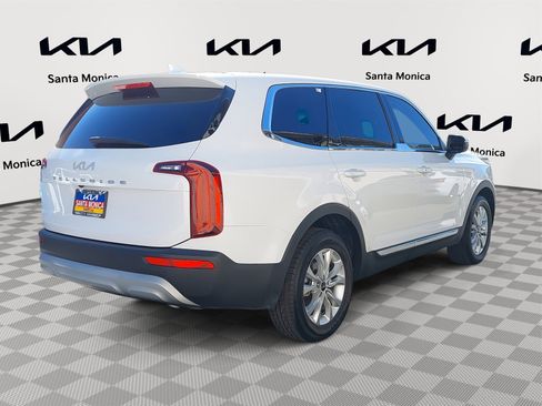 Certified 2022 Kia Telluride LX image 5