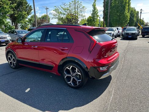 Used 2023 Kia Niro SX Touring FWD image 4