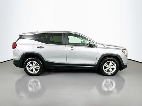 Used 2024 GMC Terrain SLE image 4