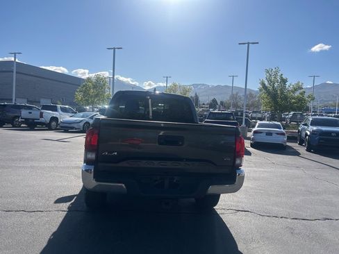 Used 2019 Toyota Tacoma SR5 AWD/4WD image 5
