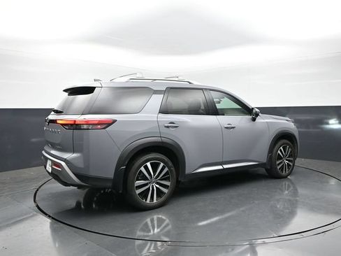 Used 2024 Nissan Pathfinder Platinum FWD image 7