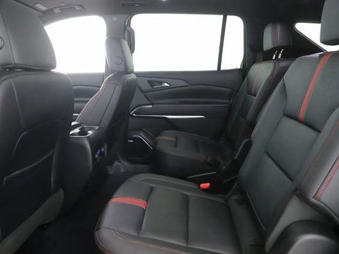 Used 2025 Chevrolet Traverse RS image 28