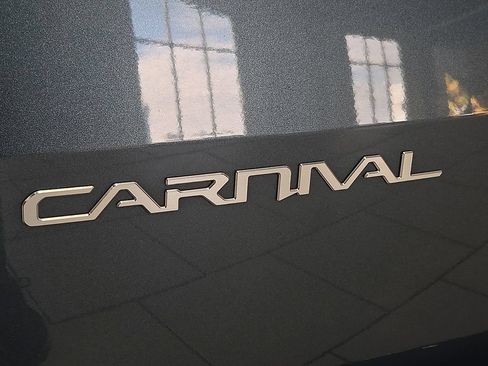 Used 2024 Kia Carnival SX Prestige FWD image 11