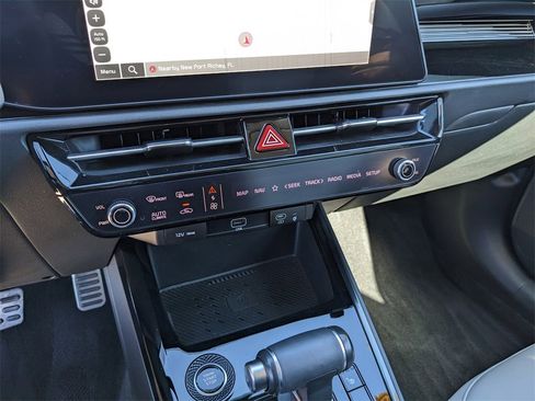 Certified 2024 Kia Niro EX Touring image 25