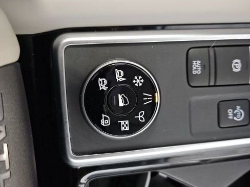 Used 2025 Nissan Pathfinder SL AWD/4WD image 15