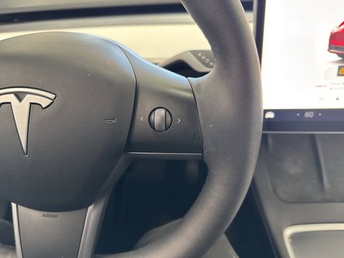 Used 2022 Tesla Model Y Long Range image 22