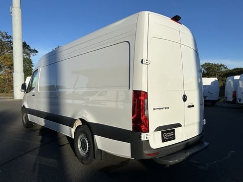 Used 2025 Mercedes-Benz Sprinter 2500 image 5
