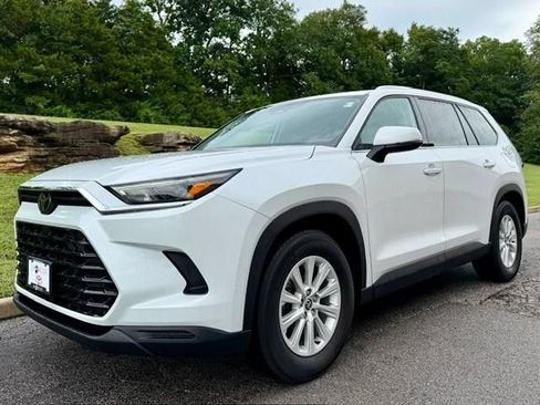 Certified 2024 Toyota Grand Highlander AWD image 2