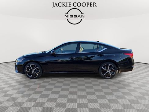 Certified 2023 Nissan Altima 2.5 SR w/ SR Premium Package FWD image 8