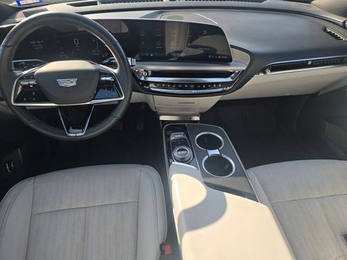 Used 2024 Cadillac Lyriq Luxury AWD/4WD image 16