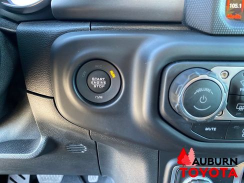 Used 2021 Jeep Gladiator Rubicon w/ Uconnect 4C Nav & Sound Group AWD/4WD image 39