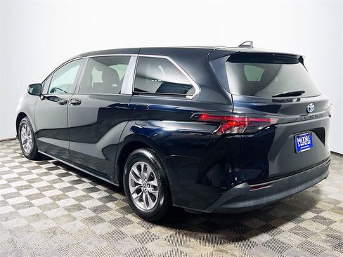 Certified 2024 Toyota Sienna LE image 6
