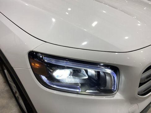 Certified 2022 Mercedes-Benz GLB 250 4MATIC w/ Premium Package Lite image 19