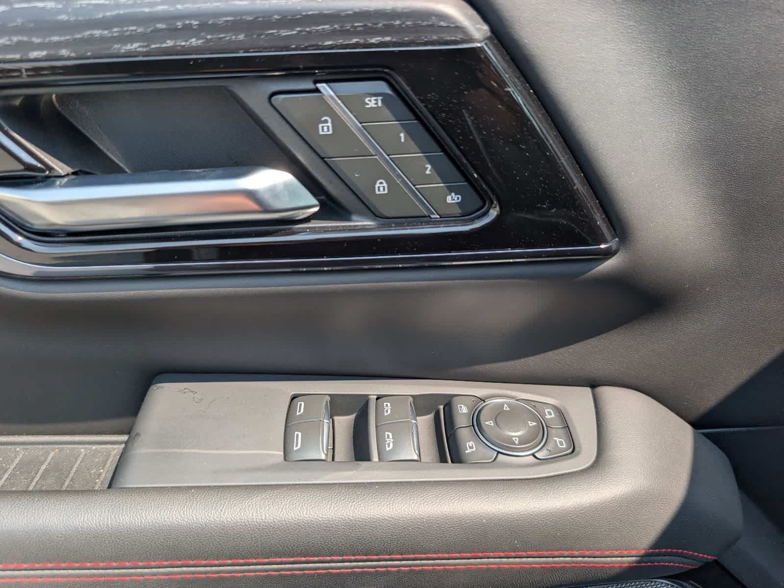 Used 2025 GMC Yukon AT4 Ultimate AWD/4WD image 27